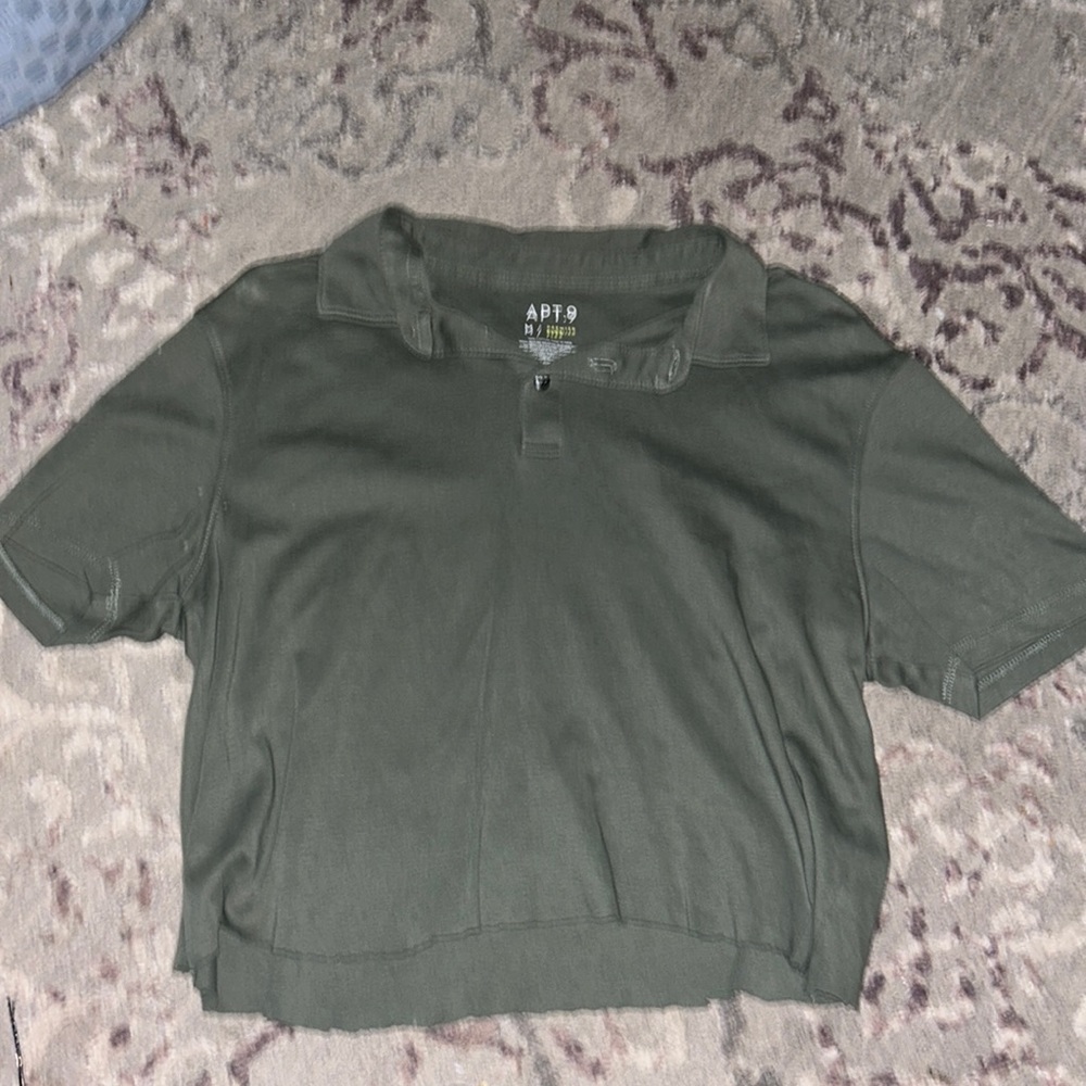 cute, cropped, colored shirt !